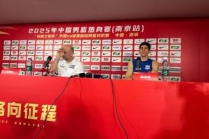 媒体人:波黑男篮主帅非常有礼貌 称赞了中国男篮的投篮和转移球