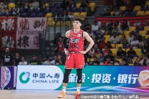 媒体人:李祥波这样的矮个内线 攻防面对欧洲队就是给对手送分的
